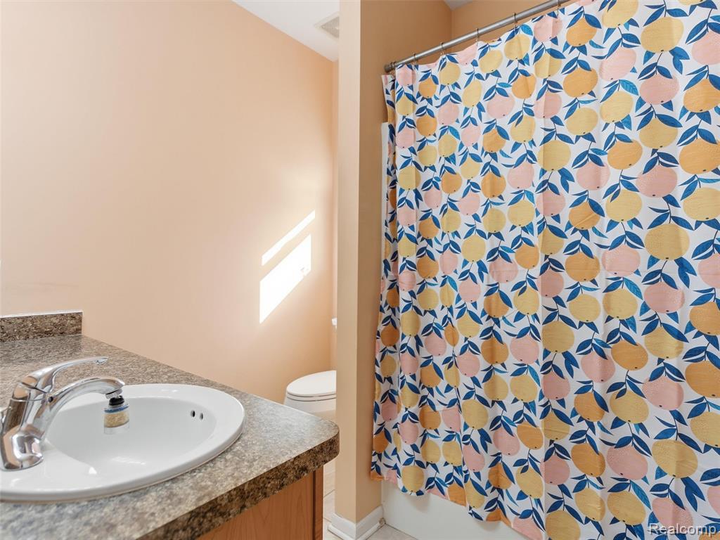 7640 Clintonville Road, Clarkston, MI 48348 — Photo 13