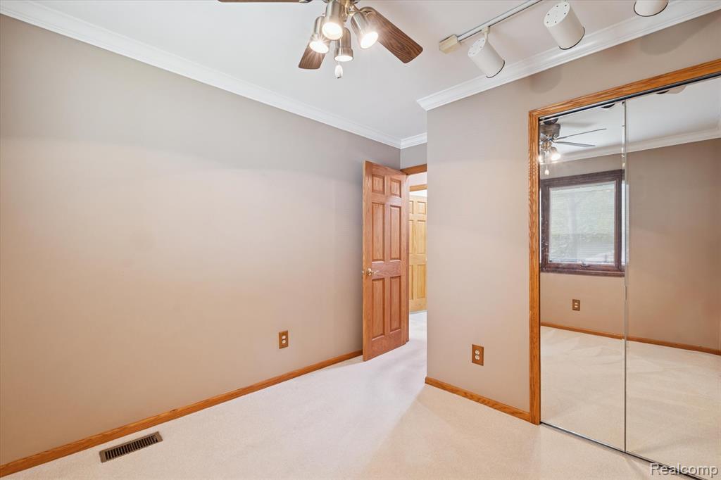 1560 Odette, Hartland, MI 48353 — Photo 23