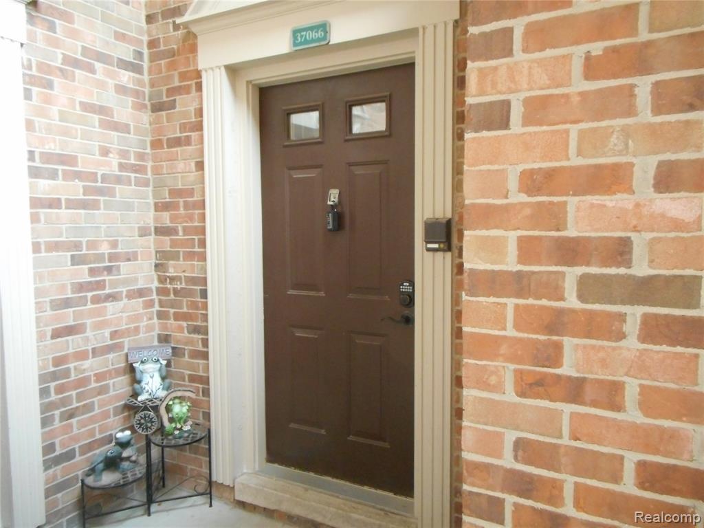 37066 Kirkshire Court, Farmington, MI 48331 — Photo 3