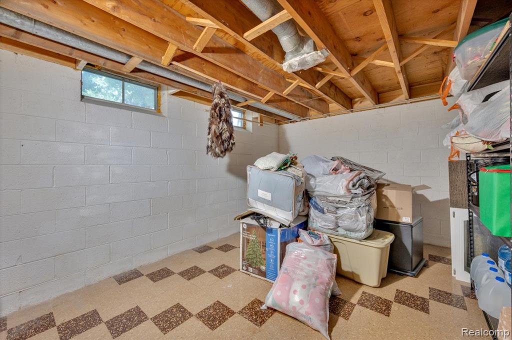724 Lynndale Drive, Rochester Hills, MI 48309 — Photo 24