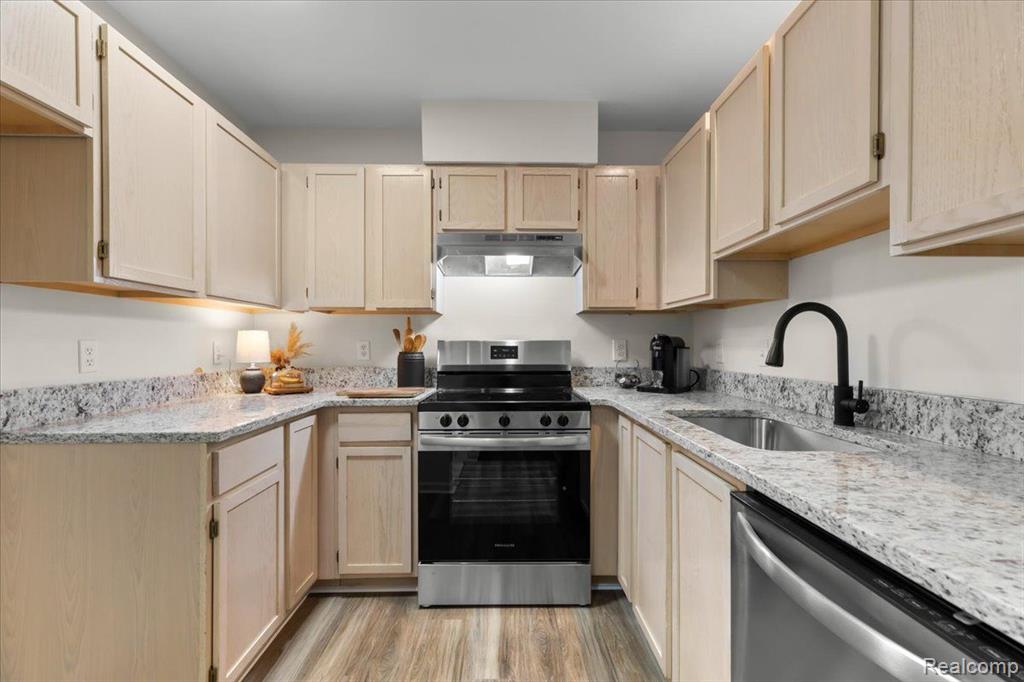 1664 CAMPAU FARMS Circle, 81-17, Detroit, MI 48207 — Photo 12