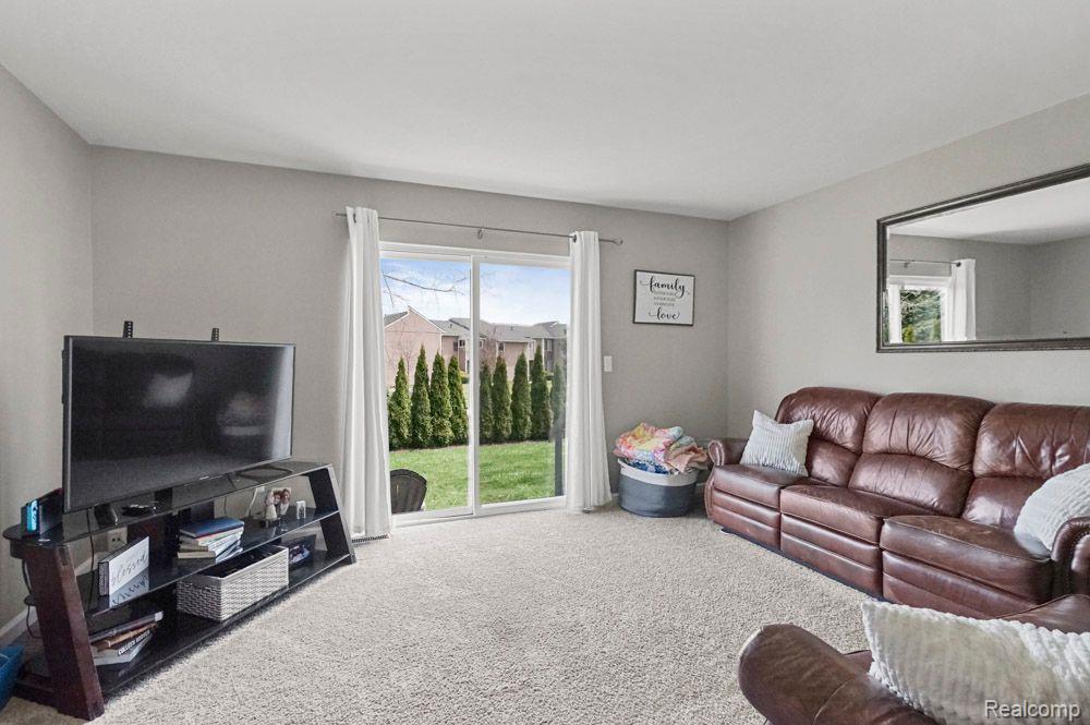 50756 WOODBURY Drive, New Baltimore, MI 48047 — Photo 9