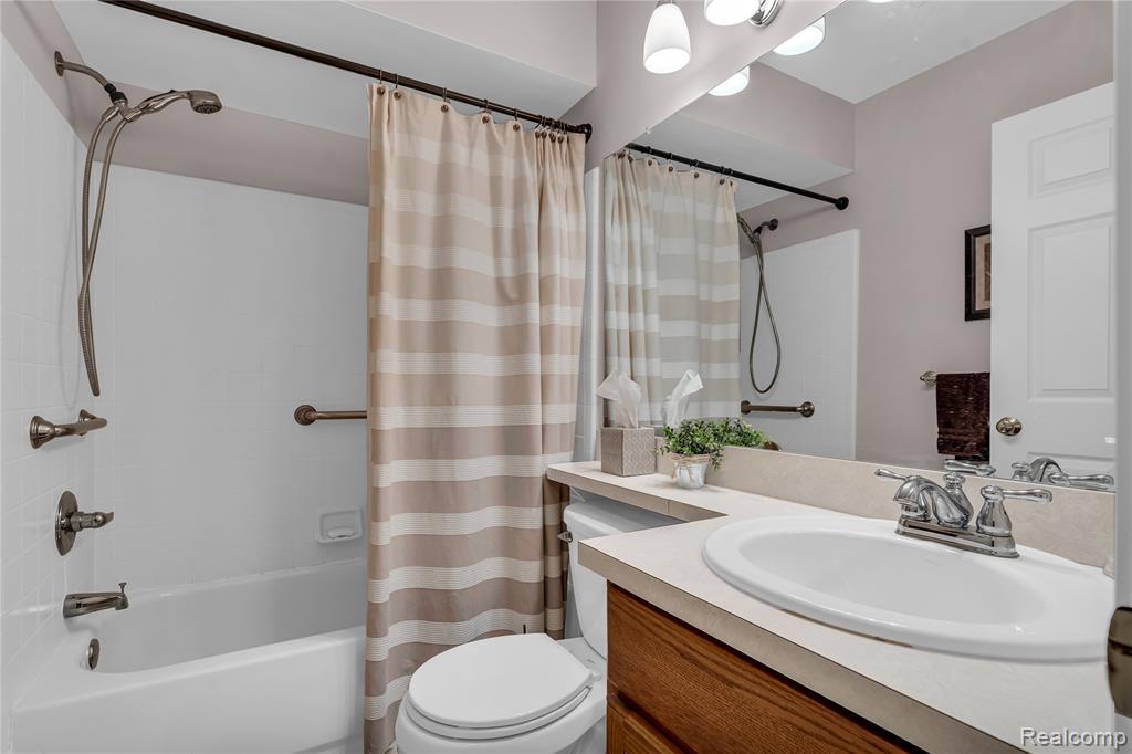 48679 Aberdeen Court, Shelby Twp, MI 48315 — Photo 18