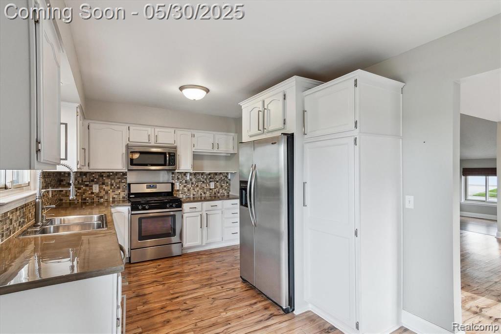 45127 Fair Oaks Drive, Canton, MI 48187 — Photo 13