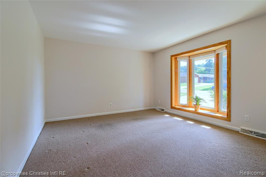 565 Center Ridge, South Lyon, MI 48178 — Photo 7