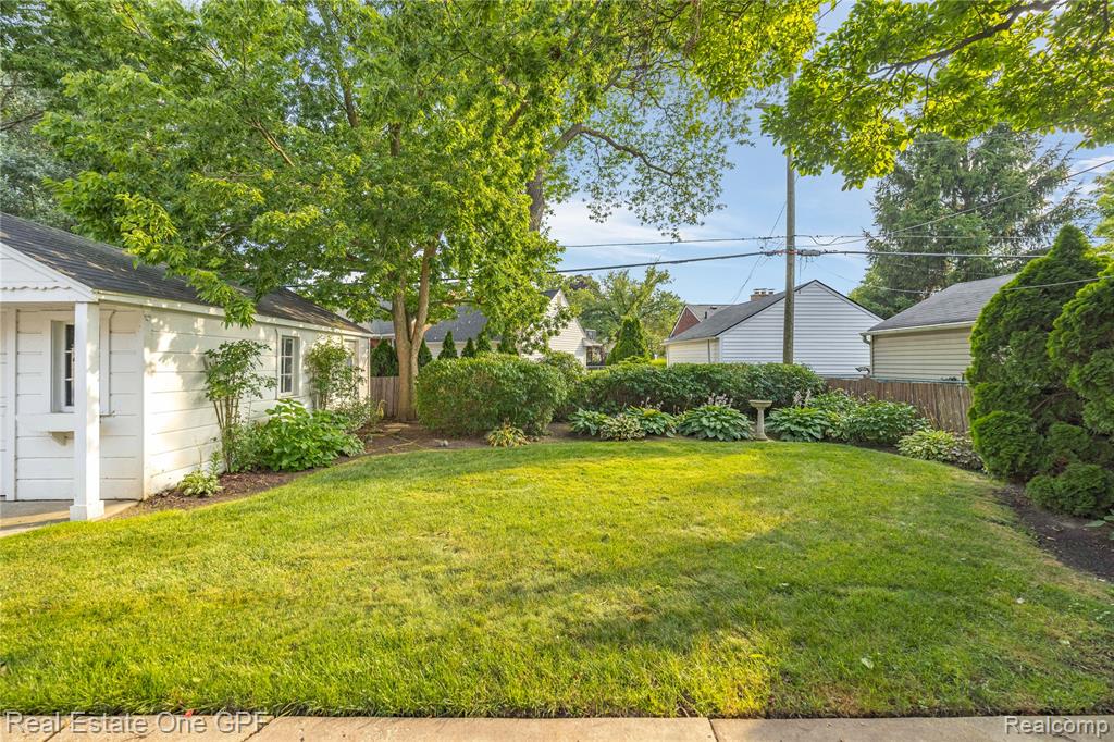 438 Colonial Court, Grosse Pointe Farms, MI 48236 — Photo 35