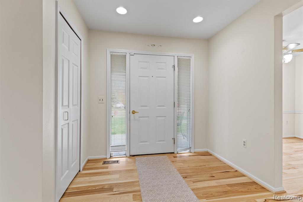 21429 ARCHWOOD Circle, 21, Farmington Hills, MI 48336 — Photo 4