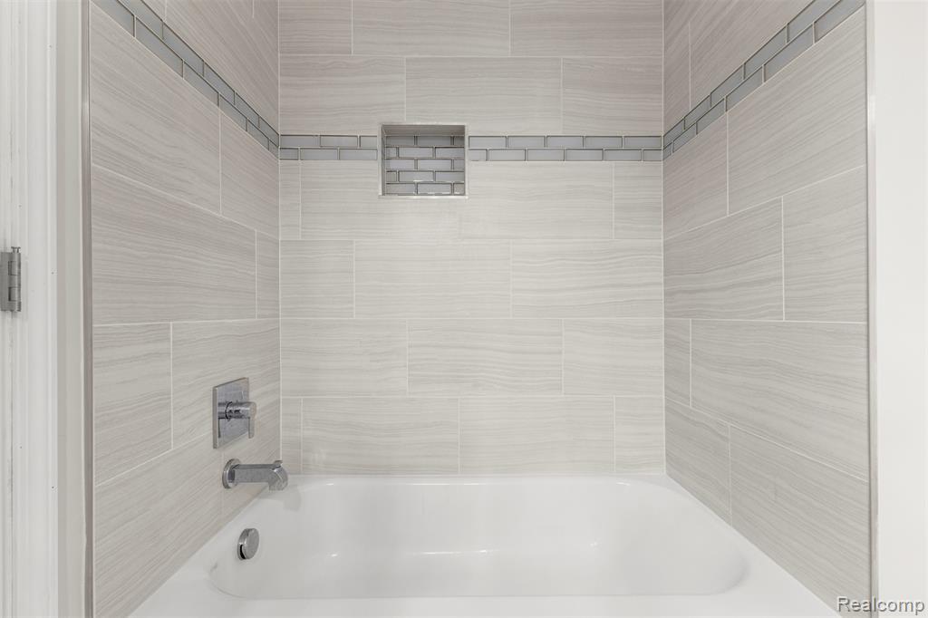 7978 Hoffman Drive, Waterford, MI 48327 — Photo 30