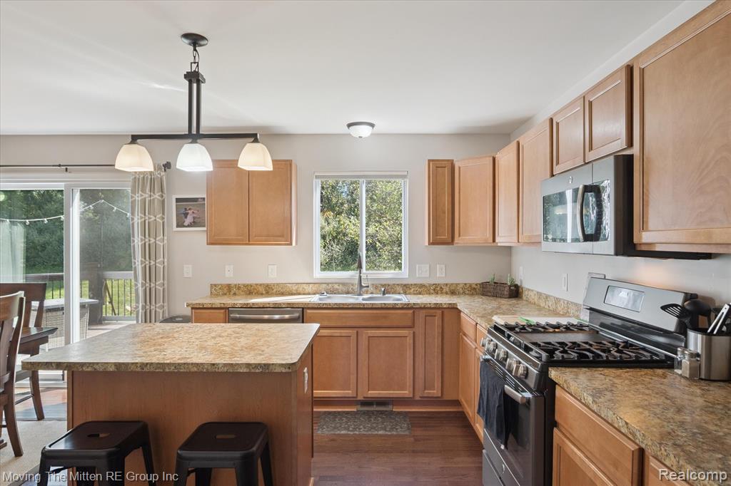 17163 Theresa Lane, New Boston, MI 48164 — Photo 11