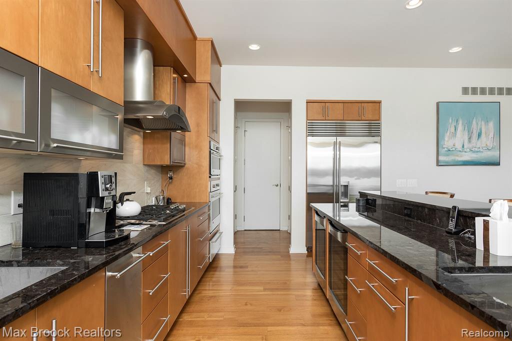 5681 SHORE Drive, Orchard Lake Village, MI 48324 — Photo 18