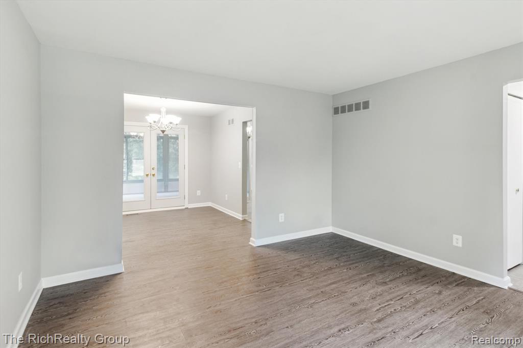 43101 LANCELOT Drive, Canton, MI 48188 — Photo 11