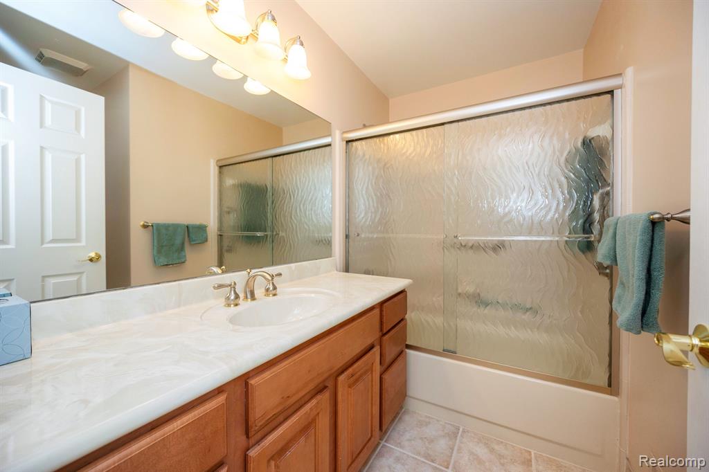 7282 GREEN MEADOW Lane, Canton, MI 48187 — Photo 10