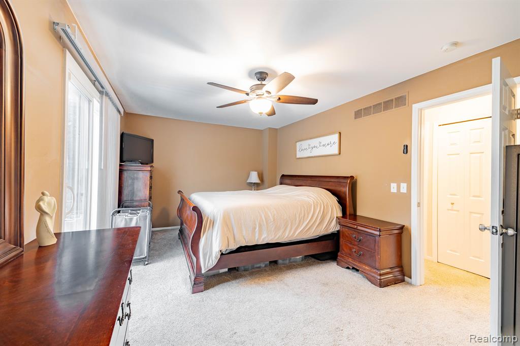 624 BEDFORD Drive, Westland, MI — Photo 13