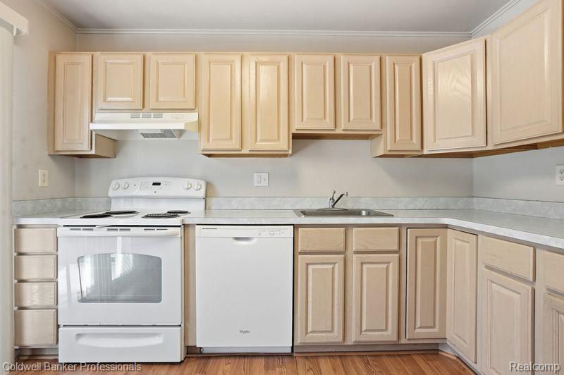900 Little Hill Court, Rochester Hills, MI 48307 — Photo 10