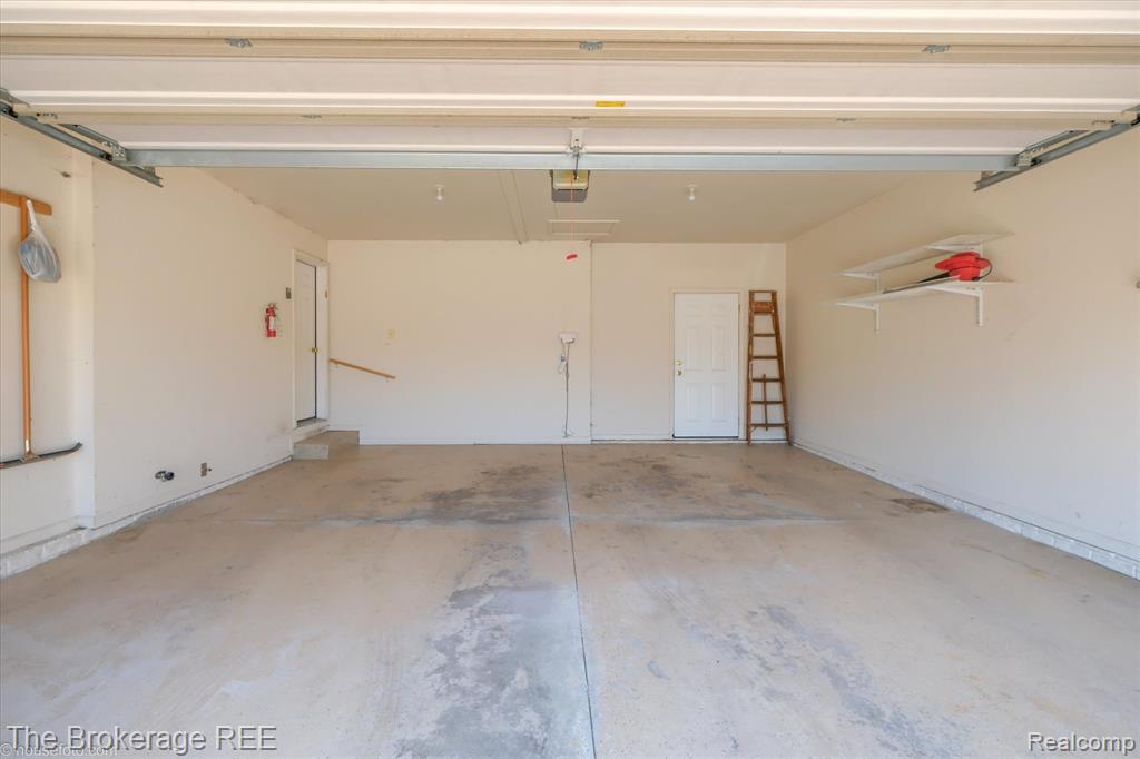 5930 Cross Creek Drive, 246, Swartz Creek, MI 48473 — Photo 35