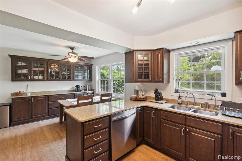 4015 VILLAGE Square, Brighton, MI 48114 — Photo 24