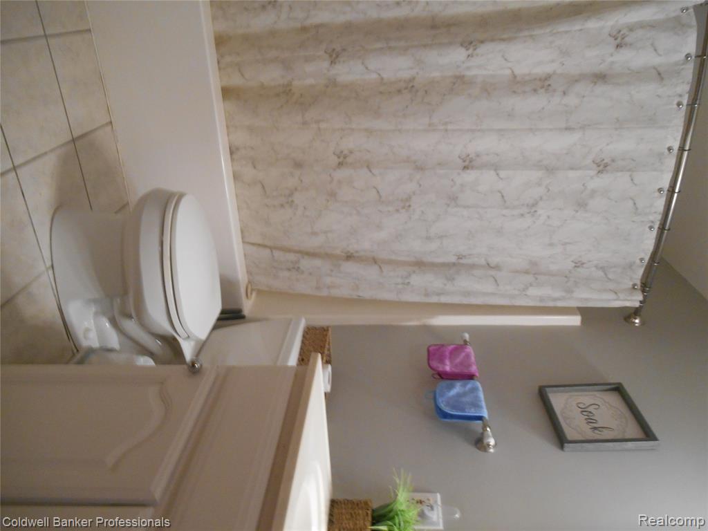 2704 Genny Ridge Drive, Lapeer, MI 48446 — Photo 17