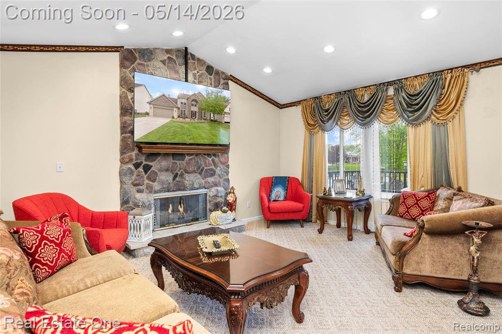 865 Drakeshire Drive, Commerce Twp, MI 48390 — Photo 33