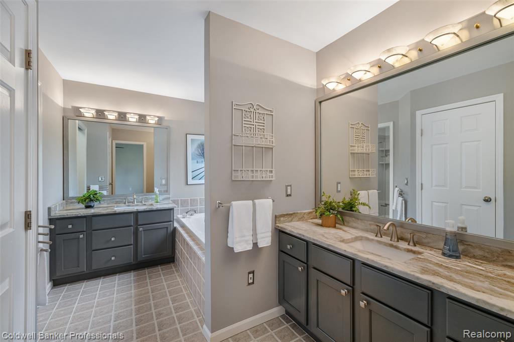 468 Orchard Ridge Drive, Lake Orion, MI 48362 — Photo 35