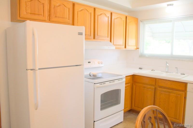 9396 Allen Road, Allen Park, MI 48101 — Photo 17