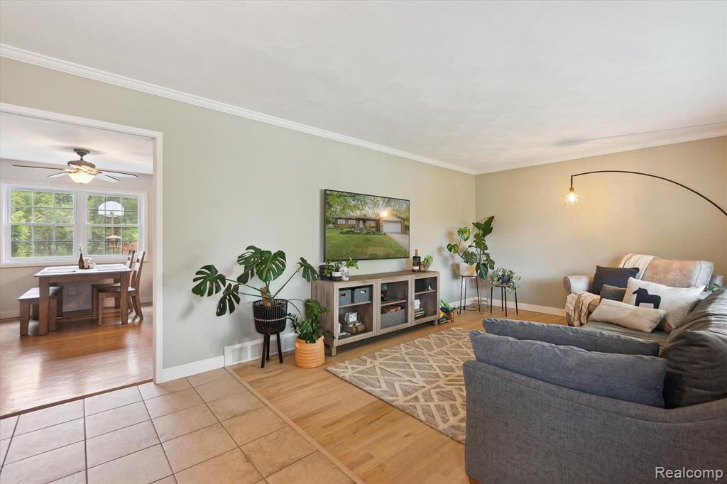 4015 VILLAGE Square, Brighton, MI 48114 — Photo 11