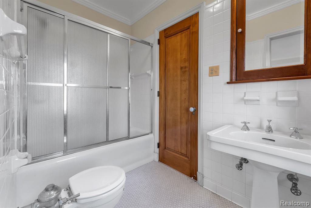 16761 E Jefferson Avenue, Grosse Pointe, MI 48230 — Photo 71