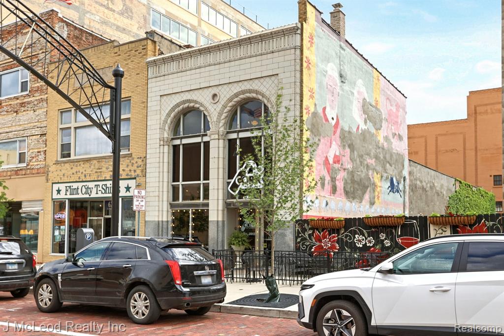 635 S Saginaw Street, Flint, MI 48502 — front exterior