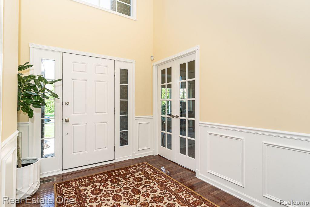 523 WYNSTONE Circle N, Oakland, MI — Photo 11