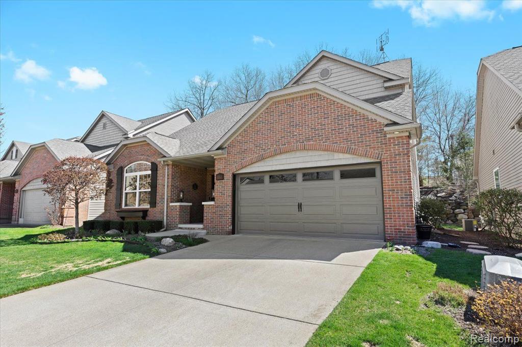 4583 SPRING MOUNTAIN Drive, Brighton, MI 48116 — Photo 2