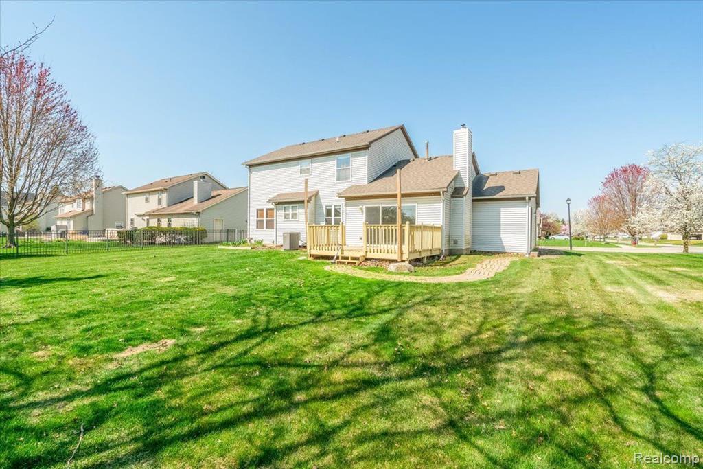 9429 MADISON Drive, Belleville, MI 48111 — Photo 35