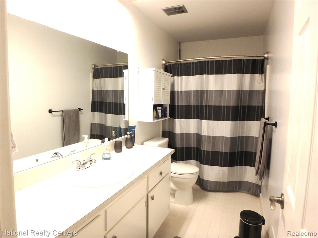 5883 Windward Court, Clarkston, MI — Photo 12