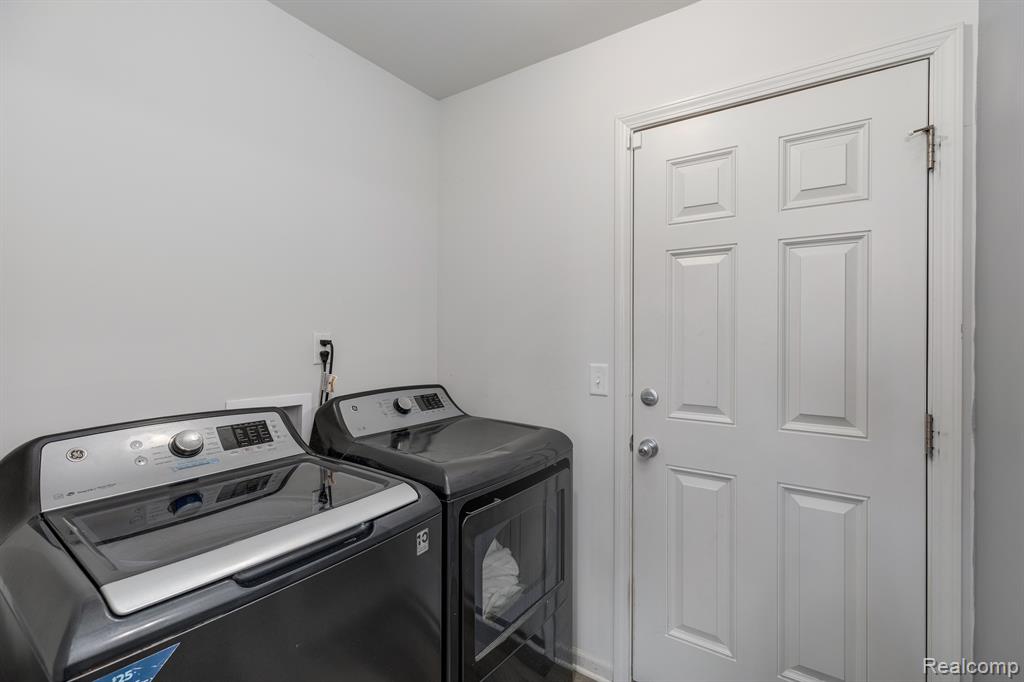 7245 Castell Boulevard, Van Buren, MI 48111 — Photo 11