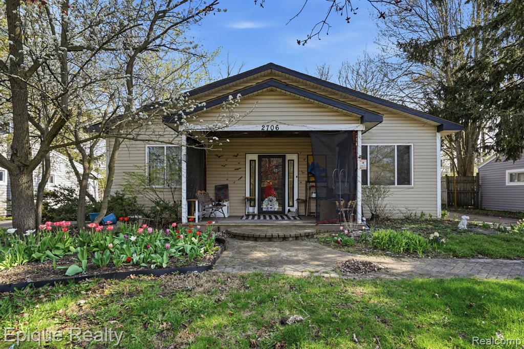 2706 Genes Drive, Auburn Hills, MI 48326 — Photo 2