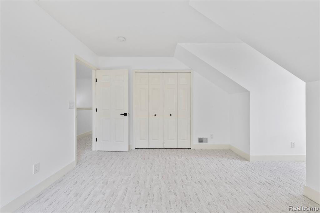 4392 Gateway Circle, West Bloomfield, MI — Photo 24