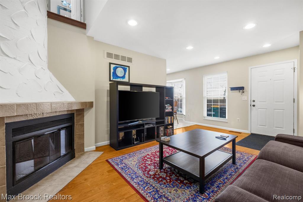 31162 Country Way, Farmington Hills, MI 48331 — Photo 3