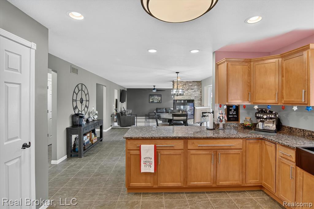15156 Oak Valley Lane, Monroe, MI 48161 — Photo 17