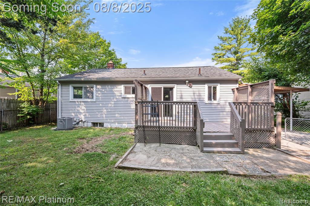 708 Elmwood Drive, Fenton, MI 48430 — Photo 35