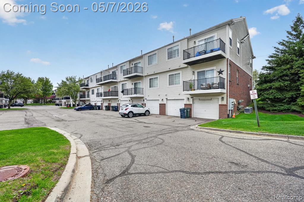 43027 Strand Drive, Sterling Heights, MI 48313 — Photo 32