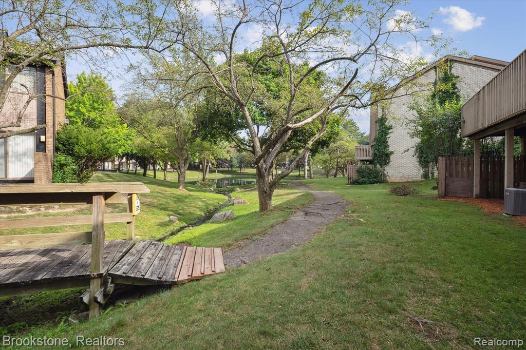 5195 Richard Run, West Bloomfield, MI — Photo 43