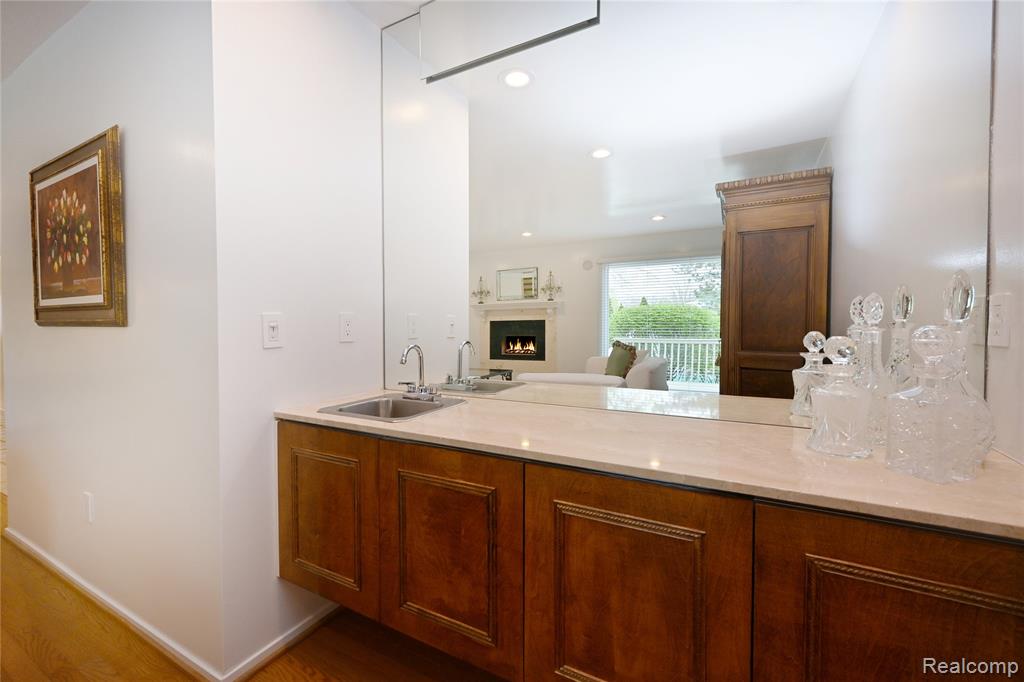6020 Orchard Ridge Court, West Bloomfield, MI — Photo 8