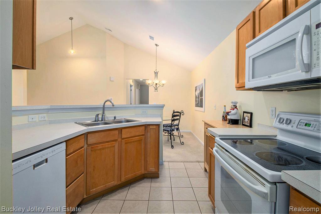 642 Olde English Circle, Howell, MI 48855 — Photo 5