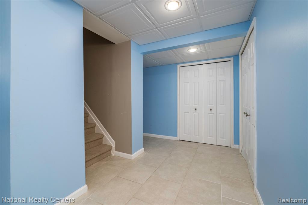 9859 Aylebury Drive, South Lyon, MI 48178 — Photo 41
