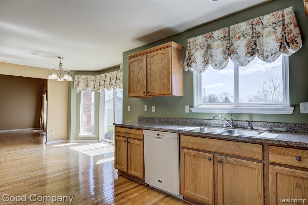 423 CEDAR Street, Wyandotte, MI 48192 — Photo 22
