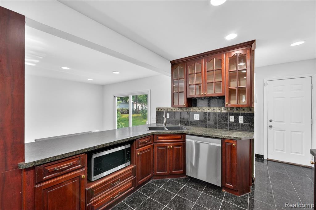 8452 Doncaster, Sterling Heights, MI 48312 — Photo 17