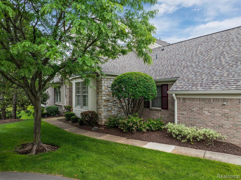 16964 LOCHMOOR Circle E, Northville, MI 48168 — Photo 36