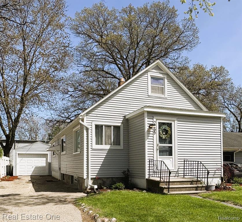 2265 Maddy Lane, Keego Harbor, MI 48320 — front exterior