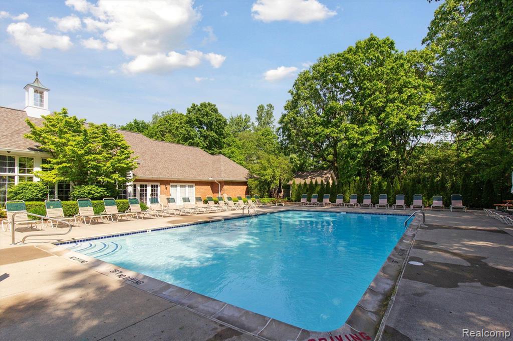 4174 BERKSHIRE Drive, Sterling Heights, MI 48314 — Photo 41