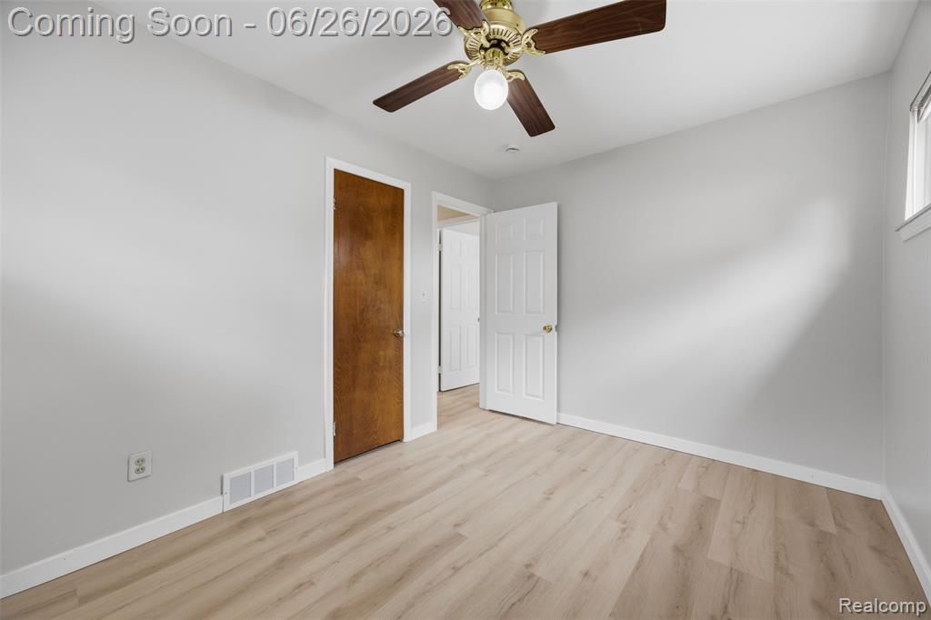 8250 Shari Drive, Westland, MI — Photo 15