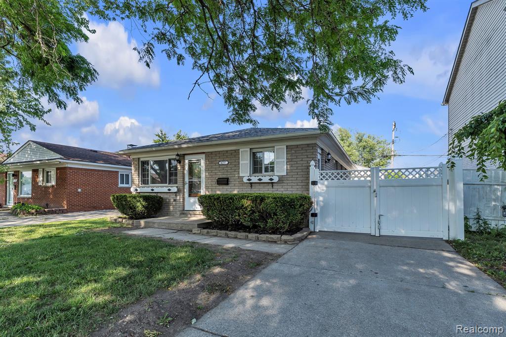 4197 Monroe Street, Dearborn Heights, MI 48125 — Photo 40