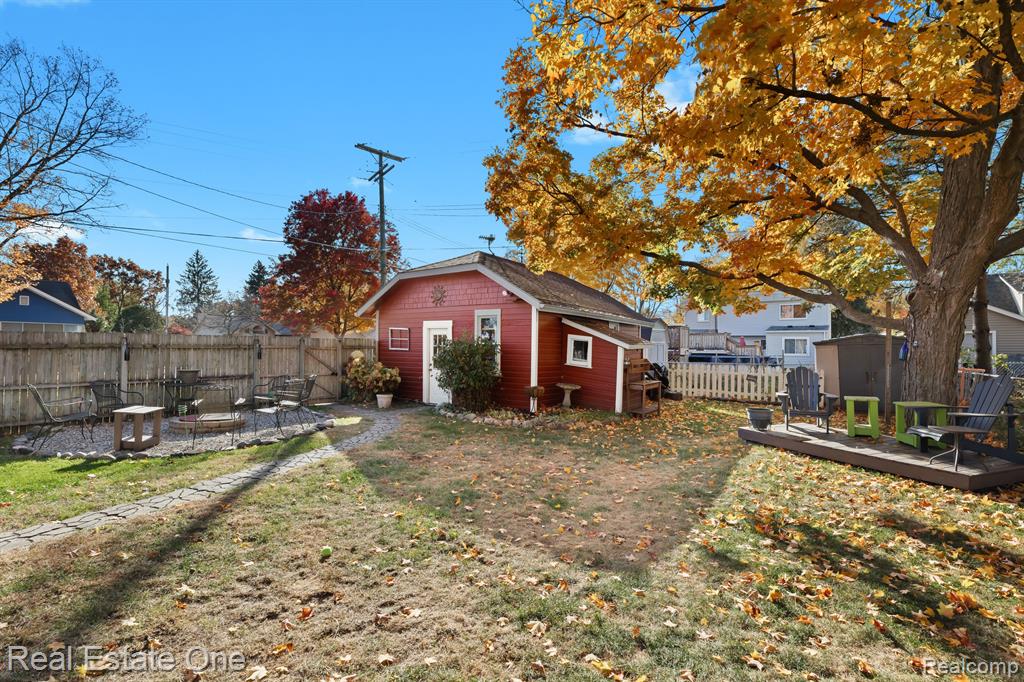 240 MONT EAGLE Street, Milford, MI 48381 — Photo 6